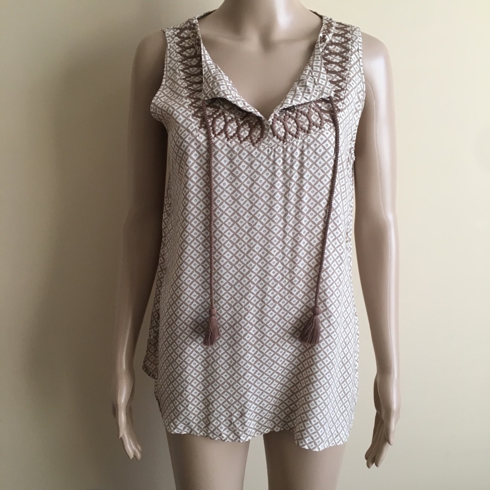 🌸 LOFT XS Sleeveless V-Neck Tassels Embroidered